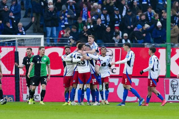 Goal celebration Hamburger SV after scoring 1 0 Silvan Hefti Hamburger SV, 30 GER, Hamburger SV vs Hannover 96, Football, 2 Bundesliga, Matchday 20, Season 2024 2025, 02 02 2025 DFL REGULATIONS PROHIBIT ANY USE OF PHOTOGRAPHS AS IMAGE SEQUENCES AND OR QUASI VIDEO GER, Hamburger SV vs Hannover 96, Football, 2 Bundesliga, Matchday 20, Season 2024 2025, 02 02 2025 Hamburg Copyright: xEibner-Pressefoto MarcelxvonxFehrnx EP_MFN