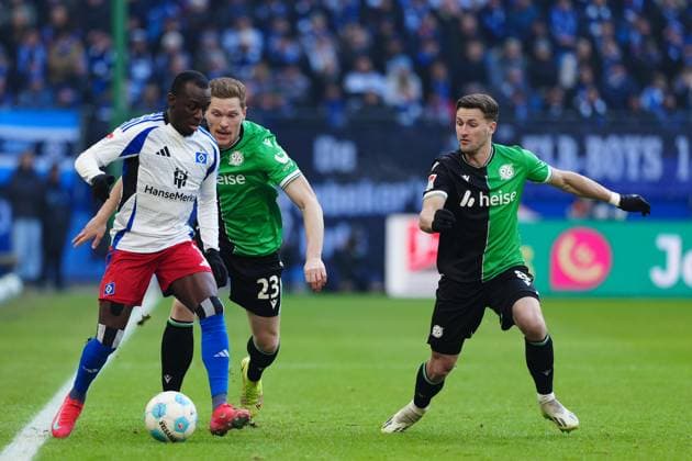 Jean Luc Dompe Hamburger SV, 07 , Jannik Dehm Hannover 96, 20 , Enzo Leopold Hannover 96, 08 GER, Hamburger SV vs Hannover 96, Football, 2 Bundesliga, Matchday 20, Season 2024 2025, 02 02 2025 DFL REGULATIONS PROHIBIT ANY USE OF PHOTOGRAPHS AS IMAGE SEQUENCES AND OR QUASI VIDEO GER, Hamburger SV vs Hannover 96, Football, 2 Bundesliga, Matchday 20, Season 2024 2025, 02 02 2025 Hamburg Copyright: xEibner-Pressefoto MarcelxvonxFehrnx EP_MFN