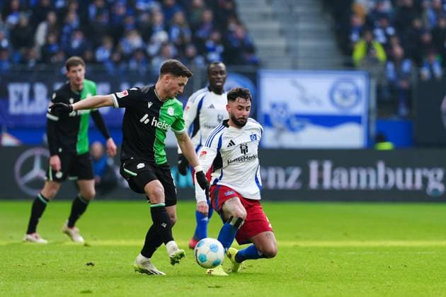 Enzo Leopold Hannover 96, 08 , Marco Richter Hamburger SV, 20 GER, Hamburger SV vs Hannover 96, Football, 2 Bundesliga, Matchday 20, Season 2024 2025, 02 02 2025 DFL REGULATIONS PROHIBIT ANY USE OF PHOTOGRAPHS AS IMAGE SEQUENCES AND OR QUASI VIDEO GER, Hamburger SV vs Hannover 96, Football, 2 Bundesliga, Matchday 20, Season 2024 2025, 02 02 2025 Hamburg Copyright: xEibner-Pressefoto MarcelxvonxFehrnx EP_MFN