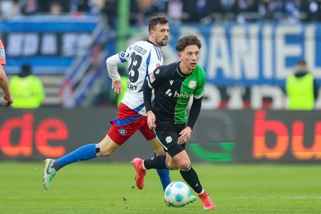 Jonas Meffert Hamburger SV and Jannik Rochelt Hannover 96 battle for the ball, 2 Bundesliga, Hamburger SV vs Hannover 96, Volksparkstadion, February 2, 2025 in Hamburg, Germany Photo by Marco Steinbrenner DeFodi Images Jonas Meffert Hamburger SV and Jannik Rochelt Hannover 96 battle for the ball, 2 Bundesliga, Hamburger SV vs Hannover 96, Volksparkstadion, February 2, 2025 in Hamburg, Germany Photo by Marco Steinbrenner DeFodi Images DFB DFL REGULATIONS PROHIBIT ANY USE OF PHOTOGRAPHS AS IMAGE SEQUENCES AND OR QUASI VIDEO Defodi 700 hsv hannover 20250102 037 Defodi-700 DFB DFL REGULATIONS PROHIBIT ANY USE OF PHOTOGRAPHS AS IMAGE SEQUENCES AND OR QUASI-VIDEO.