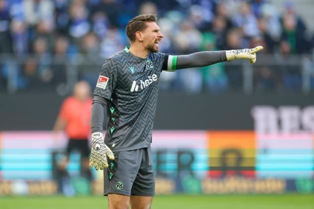 Torhueter Ron Robert Zieler Hannover 96 gestures, 2 Bundesliga, Hamburger SV vs Hannover 96, Volksparkstadion, February 2, 2025 in Hamburg, Germany Photo by Marco Steinbrenner DeFodi Images Torhueter Ron Robert Zieler Hannover 96 gestures, 2 Bundesliga, Hamburger SV vs Hannover 96, Volksparkstadion, February 2, 2025 in Hamburg, Germany Photo by Marco Steinbrenner DeFodi Images DFB DFL REGULATIONS PROHIBIT ANY USE OF PHOTOGRAPHS AS IMAGE SEQUENCES AND OR QUASI VIDEO Defodi 700 hsv hannover 20250102 042 Defodi-700 DFB DFL REGULATIONS PROHIBIT ANY USE OF PHOTOGRAPHS AS IMAGE SEQUENCES AND OR QUASI-VIDEO.