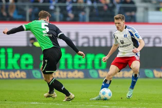 Phil Neumann Hannover 96 and Emir Sahiti Hamburger SV battle for the ball, 2 Bundesliga, Hamburger SV vs Hannover 96, Volksparkstadion, February 2, 2025 in Hamburg, Germany Photo by Marco Steinbrenner DeFodi Images Phil Neumann Hannover 96 and Emir Sahiti Hamburger SV battle for the ball, 2 Bundesliga, Hamburger SV vs Hannover 96, Volksparkstadion, February 2, 2025 in Hamburg, Germany Photo by Marco Steinbrenner DeFodi Images DFB DFL REGULATIONS PROHIBIT ANY USE OF PHOTOGRAPHS AS IMAGE SEQUENCES AND OR QUASI VIDEO Defodi 700 hsv hannover 20250102 052 Defodi-700 DFB DFL REGULATIONS PROHIBIT ANY USE OF PHOTOGRAPHS AS IMAGE SEQUENCES AND OR QUASI-VIDEO.