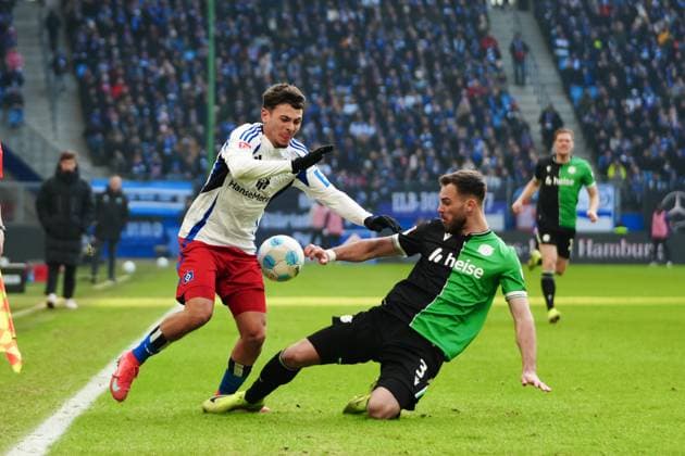 William Mikelbrencis Hamburger SV, 02 , Boris Tomiak Hannover 96, 03 GER, Hamburger SV vs Hannover 96, Football, 2 Bundesliga, Matchday 20, Season 2024 2025, 02 02 2025 DFL REGULATIONS PROHIBIT ANY USE OF PHOTOGRAPHS AS IMAGE SEQUENCES AND OR QUASI VIDEO GER, Hamburger SV vs Hannover 96, Football, 2 Bundesliga, Matchday 20, Season 2024 2025, 02 02 2025 Hamburg Copyright: xEibner-Pressefoto MarcelxvonxFehrnx EP_MFN