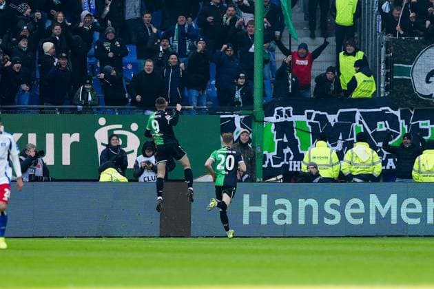 Goal celebration after goal to 1 1 Nicolo Tresoldi Hannover 96, 09 GER, Hamburger SV vs Hannover 96, Football, 2 Bundesliga, Matchday 20, Season 2024 2025, 02 02 2025 DFL REGULATIONS PROHIBIT ANY USE OF PHOTOGRAPHS AS IMAGE SEQUENCES AND OR QUASI VIDEO GER, Hamburger SV vs Hannover 96, Football, 2 Bundesliga, Matchday 20, Season 2024 2025, 02 02 2025 Hamburg Copyright: xEibner-Pressefoto MarcelxvonxFehrnx EP_MFN