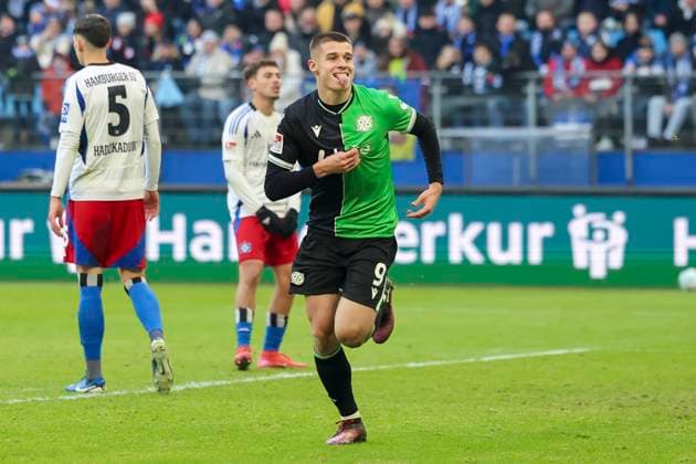 Nicolo Tresoldi Hannover 96 celebrates his goal for 1 1, 2 Bundesliga, Hamburger SV vs Hannover 96, Volksparkstadion, February 02, 2025 in Hamburg, Germany Photo by Marco Steinbrenner DeFodi Images Nicolo Tresoldi Hannover 96 celebrates after scoring his teams first goal, 2 Bundesliga, Hamburger SV vs Hannover 96, Volksparkstadion, February 2, 2025 in Hamburg, Germany Photo by Marco Steinbrenner DeFodi Images DFB DFL REGULATIONS PROHIBIT ANY USE OF PHOTOGRAPHS AS IMAGE SEQUENCES AND OR QUASI VIDEO Defodi 700 hsv hannover 20250102 058 Defodi-700 DFB DFL REGULATIONS PROHIBIT ANY USE OF PHOTOGRAPHS AS IMAGE SEQUENCES AND OR QUASI-VIDEO.