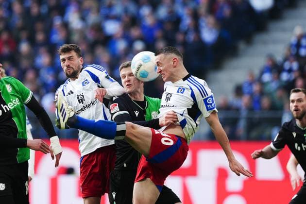 Header Silvan Hefti Hamburger SV, 30 GER, Hamburger SV vs Hannover 96, Football, 2 Bundesliga, Matchday 20, Season 2024 2025, 02 02 2025 DFL REGULATES PROHIBIT ANY USE OF PHOTOGRAPHS AS IMAGE SEQUENCES AND OR QUASI VIDEO GER, Hamburger SV vs Hannover 96, Football, 2 Bundesliga, Matchday 20, Season 2024 2025, 02 02 2025 Hamburg Copyright: xEibner-Pressefoto MarcelxvonxFehrnx EP_MFN