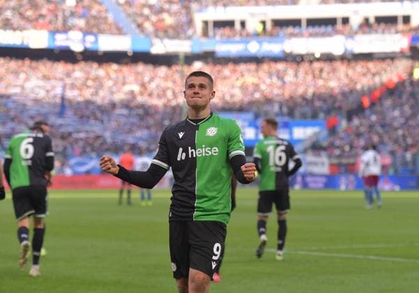 02 02 2025, xblx, Fußball 2 Bundesliga, Hamburger SV Hannover 96 v l Nicolo Tresoldi Hannover 96 , Goal scored, Tor zum 1 1, celebrate the goal, Torjubel , Jubel, jubeln, jubelt, DFL DFB REGULATIONS PROHIBIT ANY USE OF PHOTOGRAPHS as IMAGE SEQUENCES and or QUASI VIDEO Hamburg