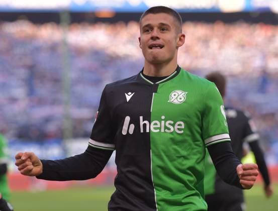 02 02 2025, xblx, Fußball 2 Bundesliga, Hamburger SV Hannover 96 v l Nicolo Tresoldi Hannover 96 , Goal scored, Tor zum 1 1, celebrate the goal, Torjubel , Jubel, jubeln, jubelt, DFL DFB REGULATIONS PROHIBIT ANY USE OF PHOTOGRAPHS as IMAGE SEQUENCES and or QUASI VIDEO Hamburg