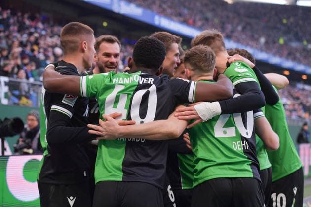 02 02 2025, xblx, Fußball 2 Bundesliga, Hamburger SV Hannover 96 v l Nicolo Tresoldi Hannover 96 , Goal scored, Tor zum 1 1, celebrate the goal, Torjubel , Jubel, jubeln, jubelt, DFL DFB REGULATIONS PROHIBIT ANY USE OF PHOTOGRAPHS as IMAGE SEQUENCES and or QUASI VIDEO Hamburg