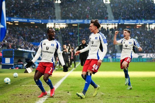 Goal celebration Hamburger SV after scoring 2 2 from a free kick Jean Luc Dompe Hamburger SV, 07 GER, Hamburger SV vs Hannover 96, Football, 2 Bundesliga, Matchday 20, Season 2024 2025, 02 02 2025 DFL REGULATIONS PROHIBIT ANY USE OF PHOTOGRAPHS AS IMAGE SEQUENCES AND OR QUASI VIDEO GER, Hamburger SV vs Hannover 96, Football, 2 Bundesliga, Matchday 20, Season 2024 2025, 02 02 2025 Hamburg Copyright: xEibner-Pressefoto MarcelxvonxFehrnx EP_MFN