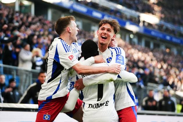 Goal celebration Hamburger SV after scoring 2 2 from a free kick Jean Luc Dompe Hamburger SV, 07 GER, Hamburger SV vs Hannover 96, Football, 2 Bundesliga, Matchday 20, Season 2024 2025, 02 02 2025 DFL REGULATIONS PROHIBIT ANY USE OF PHOTOGRAPHS AS IMAGE SEQUENCES AND OR QUASI VIDEO GER, Hamburger SV vs Hannover 96, Football, 2 Bundesliga, Matchday 20, Season 2024 2025, 02 02 2025 Hamburg Copyright: xEibner-Pressefoto MarcelxvonxFehrnx EP_MFN