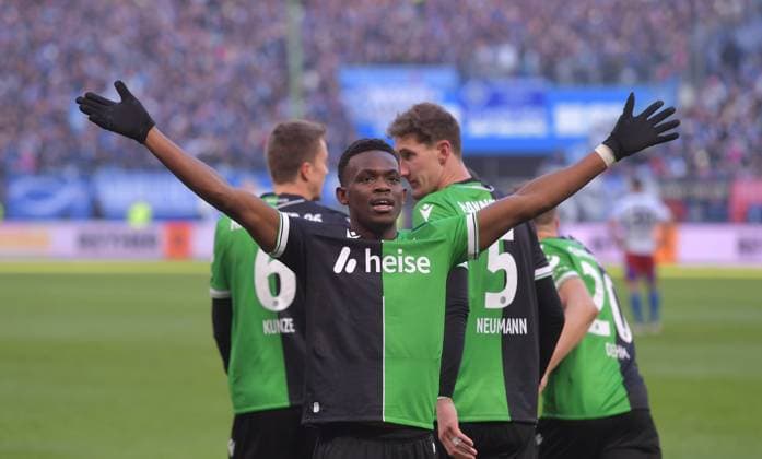 02 02 2025, xblx, Fussball 2 Bundesliga, Hamburger SV Hannover 96 v l Rabbi Matondo Hannover 96 , Goal scored, Tor zum 1 2, celebrate the goal, Torjubel , Jubel, jubeln, jubelt, DFL DFB REGULATIONS PROHIBIT ANY USE OF PHOTOGRAPHS as IMAGE SEQUENCES and or QUASI VIDEO Hamburg