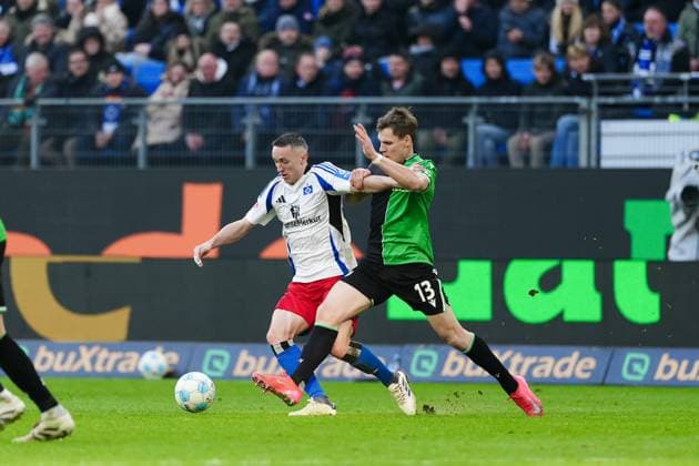 Silvan Hefti Hamburger SV, 30 , Max Christiansen Hannover 96, 13 GER, Hamburger SV vs Hannover 96, Football, 2 Bundesliga, Matchday 20, Season 2024 2025, 02 02 2025 DFL REGULATIONS PROHIBIT ANY USE OF PHOTOGRAPHS AS IMAGE SEQUENCES AND OR QUASI VIDEO GER, Hamburger SV vs Hannover 96, Football, 2 Bundesliga, Matchday 20, Season 2024 2025, 02 02 2025 Hamburg Copyright: xEibner-Pressefoto MarcelxvonxFehrnx EP_MFN
