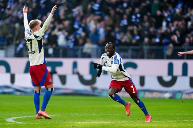 Goal celebration after scoring 2 2 from a free kick Jean Luc Dompe Hamburger SV, 07 GER, Hamburger SV vs Hannover 96, Football, 2 Bundesliga, Matchday 20, Season 2024 2025, 02 02 2025 DFL REGULATIONS PROHIBIT ANY USE OF PHOTOGRAPHS AS IMAGE SEQUENCES AND OR QUASI VIDEO GER, Hamburger SV vs Hannover 96, Football, 2 Bundesliga, Matchday 20, Season 2024 2025, 02 02 2025 Hamburg Copyright: xEibner-Pressefoto MarcelxvonxFehrnx EP_MFN