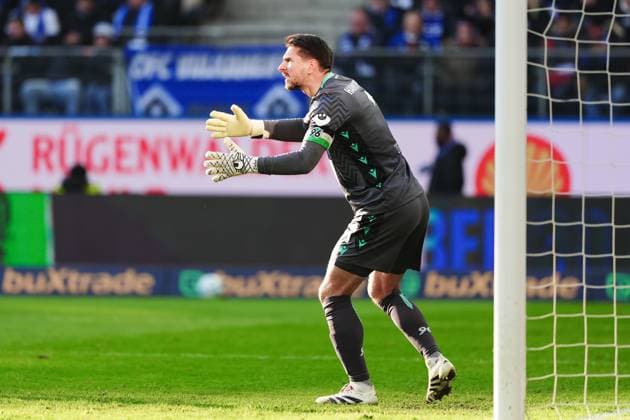Ron Robert Zieler Hannover 96, 01 GER, Hamburger SV vs Hannover 96, Football, 2 Bundesliga, Matchday 20, Season 2024 2025, 02 02 2025 DFL REGULATIONS PROHIBIT ANY USE OF PHOTOGRAPHS AS IMAGE SEQUENCES AND OR QUASI VIDEO GER, Hamburger SV vs Hannover 96, Football, 2 Bundesliga, Matchday 20, Season 2024 2025, 02 02 2025 Hamburg Copyright: xEibner-Pressefoto MarcelxvonxFehrnx EP_MFN
