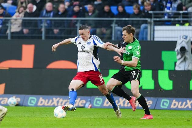 Silvan Hefti Hamburger SV, 30 , Max Christiansen Hannover 96, 13 GER, Hamburger SV vs Hannover 96, Football, 2 Bundesliga, Matchday 20, Season 2024 2025, 02 02 2025 DFL REGULATIONS PROHIBIT ANY USE OF PHOTOGRAPHS AS IMAGE SEQUENCES AND OR QUASI VIDEO GER, Hamburger SV vs Hannover 96, Football, 2 Bundesliga, Matchday 20, Season 2024 2025, 02 02 2025 Hamburg Copyright: xEibner-Pressefoto MarcelxvonxFehrnx EP_MFN