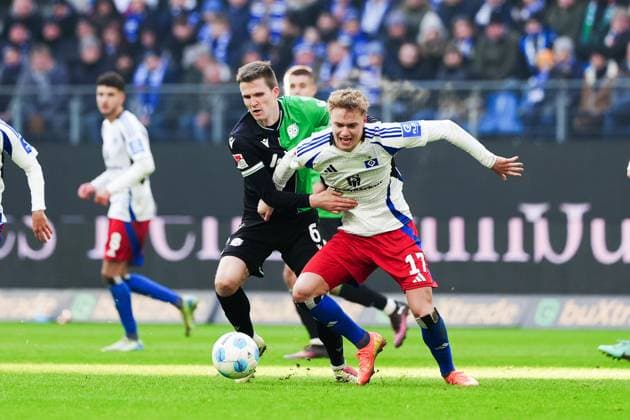 Fabian Kunze Hannover 96, 06 , Adam Karabec Hamburger SV, 17 GER, Hamburger SV vs Hannover 96, Football, 2 Bundesliga, Matchday 20, Season 2024 2025, 02 02 2025 DFL REGULATIONS PROHIBIT ANY USE OF PHOTOGRAPHS AS IMAGE SEQUENCES AND OR QUASI VIDEO GER, Hamburger SV vs Hannover 96, Football, 2 Bundesliga, Matchday 20, Season 2024 2025, 02 02 2025 Hamburg Copyright: xEibner-Pressefoto MarcelxvonxFehrnx EP_MFN
