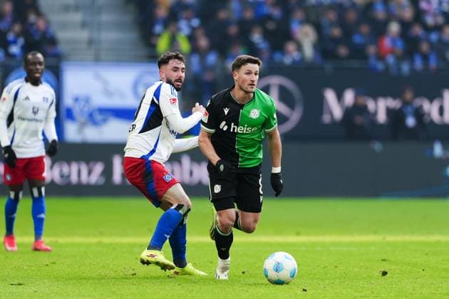 Marco Richter Hamburger SV, 20 , Enzo Leopold Hannover 96, 08 GER, Hamburger SV vs Hannover 96, Football, 2 Bundesliga, Matchday 20, Season 2024 2025, 02 02 2025 DFL REGULATIONS PROHIBIT ANY USE OF PHOTOGRAPHS AS IMAGE SEQUENCES AND OR QUASI VIDEO GER, Hamburger SV vs Hannover 96, Football, 2 Bundesliga, Matchday 20, Season 2024 2025, 02 02 2025 Hamburg Copyright: xEibner-Pressefoto MarcelxvonxFehrnx EP_MFN