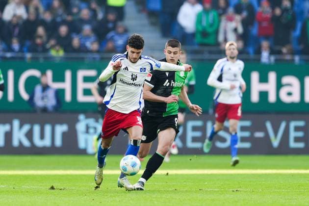 Daniel Elfadli Hamburger SV, 08 , Nicolo Tresoldi Hannover 96, 09 GER, Hamburger SV vs Hannover 96, Football, 2 Bundesliga, Matchday 20, Season 2024 2025, 02 02 2025 DFL REGULATIONS PROHIBIT ANY USE OF PHOTOGRAPHS AS IMAGE SEQUENCES AND OR QUASI VIDEO GER, Hamburger SV vs Hannover 96, Football, 2 Bundesliga, Matchday 20, Season 2024 2025, 02 02 2025 Hamburg Copyright: xEibner-Pressefoto MarcelxvonxFehrnx EP_MFN