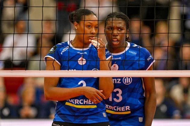 CEV CL Allianz MTV Stuttgart KS DevelopRes Rzeszów 06 02 2025 CEV, ChampionsLeague,, Volleyball, Women, Season 2024 25, Allianz MTV Stuttgart in blue , against KS DevelopRes Rzeszów Poland, in white purple , from left, Breland Morrissette, Krystal Rivers, Copyright: xBEAUTIFULxSPORTS TomxBlochx