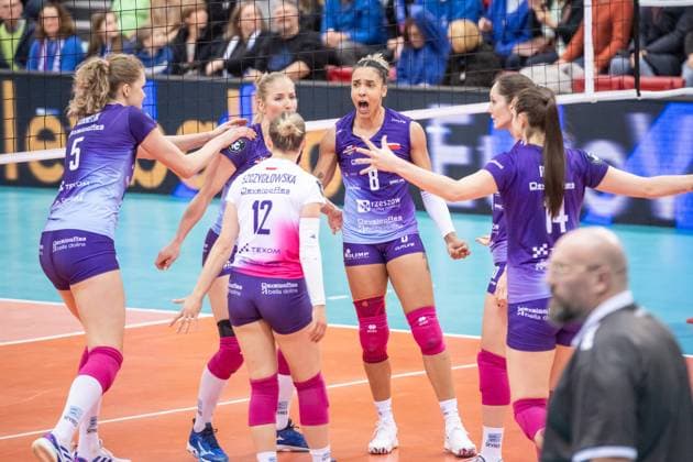 Sabrina De Jesus Machado KS DevelopRes Rzeszow, 08 middle with team cheering, cheering cry, motivation cry GER, Allianz MTV Stuttgart vs KS DevelopRes Rzeszow, Volleyball, CEV Volleyball Champions League, Volleyball CL, VCL, Final round, Round of 16, 2024 2025 season, 06 02 2025 GER, Allianz MTV Stuttgart vs KS DevelopRes Rzeszow, Volleyball, CEV Volleyball Champions League, Volleyball CL, VCL, Final round, Round of 16, 2024 2025 season, 06 02 2025 Stuttgart Copyright: xSandyxDinkelackerx EP_SDR