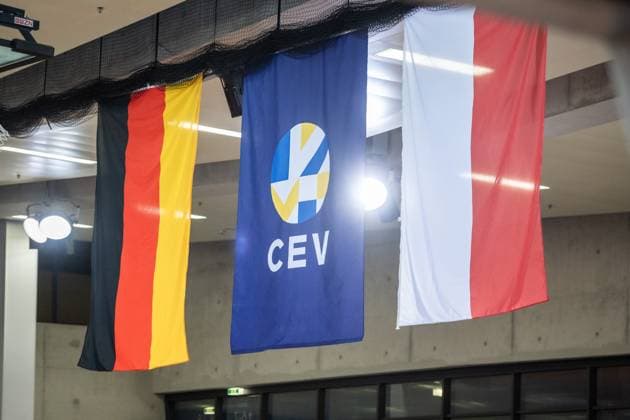 Feature, symbol flags, flags on the ceiling of the Scharrena Germany, CEV, Poland GER, Allianz MTV Stuttgart vs KS DevelopRes Rzeszow, Volleyball, CEV Volleyball Champions League, Volleyball CL, VCL, final round, round of 16, season 2024 2025, 06 02 2025 GER, Allianz MTV Stuttgart vs KS DevelopRes Rzeszow, Volleyball, CEV Volleyball Champions League, Volleyball CL, VCL, final round, round of 16, season 2024 2025, 06 02 2025 Stuttgart Copyright: xSandyxDinkelackerx EP_SDR