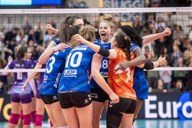 Pia Kaestner Allianz MTV Stuttgart, 18 with Team Jubel, Freude, Freudenschrei GER, Allianz MTV Stuttgart vs KS DevelopRes Rzeszow, Volleyball, CEV Volleyball Champions League, Volleyball CL, VCL, Finalrunde, Achtelfinale, Spielzeit 2024 2025, 06 02 2025 GER, Allianz MTV Stuttgart vs KS DevelopRes Rzeszow, Volleyball, CEV Volleyball Champions League, Volleyball CL, VCL, Finalrunde, Achtelfinale, Spielzeit 2024 2025, 06 02 2025 Stuttgart Copyright: xSandyxDinkelackerx EP_SDR