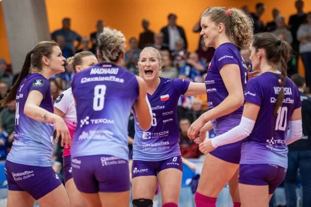 Marrit Jasper KS DevelopRes Rzeszow, 06 cheers, joy with team in first set GER, Allianz MTV Stuttgart vs KS DevelopRes Rzeszow, Volleyball, CEV Volleyball Champions League, Volleyball CL, VCL, final round, round of 16, 2024 2025 season, 06 02 2025 GER, Allianz MTV Stuttgart vs KS DevelopRes Rzeszow, Volleyball, CEV Volleyball Champions League, Volleyball CL, VCL, final round, round of 16, 2024 2025 season, 06 02 2025 Stuttgart Copyright: xSandyxDinkelackerx EP_SDR