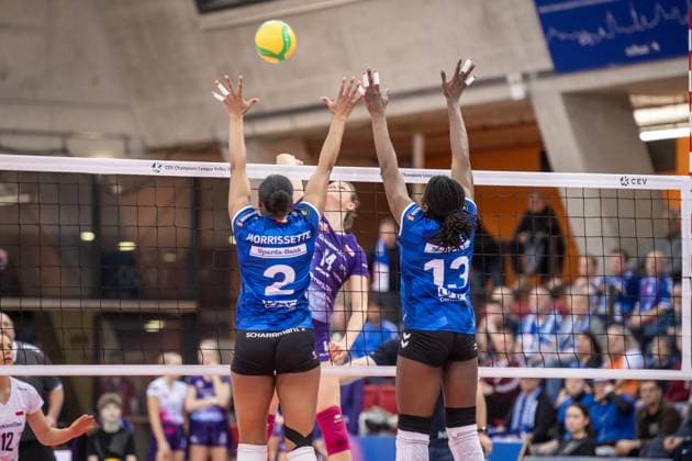 Stuttgart block Breland Morrissette Allianz MTV Stuttgart, 02 and Krystal Rivers Allianz MTV Stuttgart, 13 vs Monika Fedusio KS DevelopRes Rzeszow, 14 GER, Allianz MTV Stuttgart vs KS DevelopRes Rzeszow, Volleyball, CEV Volleyball Champions League, Volleyball CL, VCL, final round, round of 16, 2024 2025 season, 06 02 2025 GER, Allianz MTV Stuttgart vs KS DevelopRes Rzeszow, Volleyball, CEV Volleyball Champions League, Volleyball CL, VCL, final round, round of 16, 2024 2025 season, 06 02 2025 Stuttgart Copyright: xSandyxDinkelackerx EP_SDR