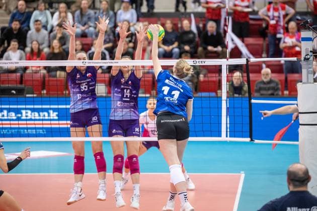 Pauline Martin Allianz MTV Stuttgart, 11 vs Magdalena Jurczyk KS DevelopRes Rzeszow, 95 and Monika Fedusio KS DevelopRes Rzeszow, 14 GER, Allianz MTV Stuttgart vs KS DevelopRes Rzeszow, Volleyball, CEV Volleyball Champions League, Volleyball CL, VCL, final round, round of 16, 2024 2025 season, 06 02 2025 GER, Allianz MTV Stuttgart vs KS DevelopRes Rzeszow, Volleyball, CEV Volleyball Champions League, Volleyball CL, VCL, final round, round of 16, 2024 2025 season, 06 02 2025 Stuttgart Copyright: xSandyxDinkelackerx EP_SDR