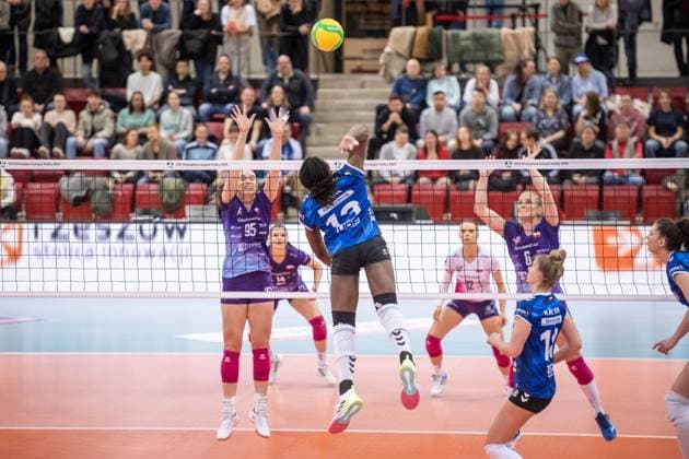 Krystal Rivers Allianz MTV Stuttgart, 13 vs Magdalena Jurczyk KS DevelopRes Rzeszow, 95 GER, Allianz MTV Stuttgart vs KS DevelopRes Rzeszow, Volleyball, CEV Volleyball Champions League, Volleyball CL, VCL, Final round, Round of 16, 2024 2025 season, 06 02 2025 GER, Allianz MTV Stuttgart vs KS DevelopRes Rzeszow, Volleyball, CEV Volleyball Champions League, Volleyball CL, VCL, Final round, Round of 16, 2024 2025 season, 06 02 2025 Stuttgart Copyright: xSandyxDinkelackerx EP_SDR