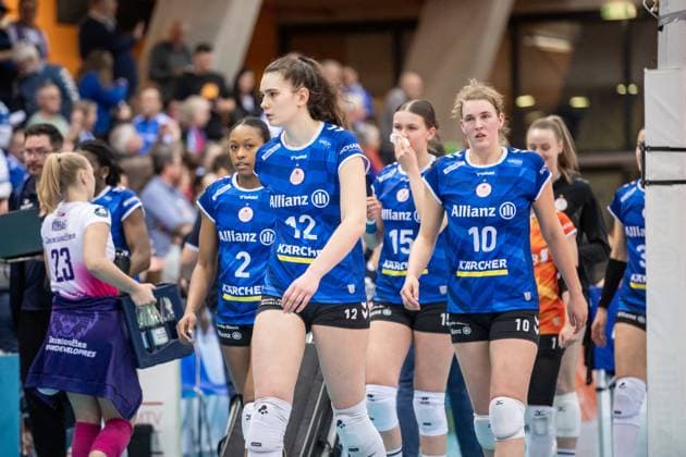 Disappointed MTV Stuttgart team in front Lucia Varela Gomez Allianz MTV Stuttgart, 12 GER, Allianz MTV Stuttgart vs KS DevelopRes Rzeszow, Volleyball, CEV Volleyball Champions League, Volleyball CL, VCL, Final round, Round of 16, 2024 2025 season, 06 02 2025 GER, Allianz MTV Stuttgart vs KS DevelopRes Rzeszow, Volleyball, CEV Volleyball Champions League, Volleyball CL, VCL, Final round, round of 16, 2024 2025 season, 06 02 2025 Stuttgart Copyright: xSandyxDinkelackerx EP_SDR