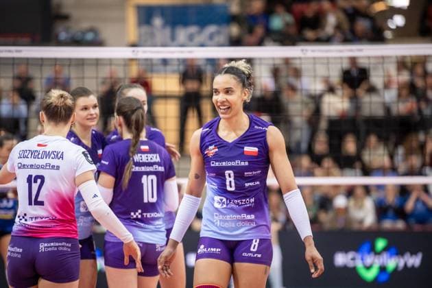 Sabrina De Jesus Machado (KS DevelopRes Rzeszow, 08) - Lachen, Freude GER, Allianz MTV Stuttgart vs. KS DevelopRes Rzeszow, Volleyball, CEV Volleyball Champions League, Volleyball CL, VCL, Finalrunde, Achtelfinale, Spielzeit 2024 2025, 06.02.2025 GER, Allianz MTV Stuttgart vs. KS DevelopRes Rzeszow, Volleyball, CEV Volleyball Champions League, Volleyball CL, VCL, Finalrunde, Achtelfinale, Spielzeit 2024 2025, 06.02.2025 Stuttgart Copyright: xSandyxDinkelackerx EP_SDR