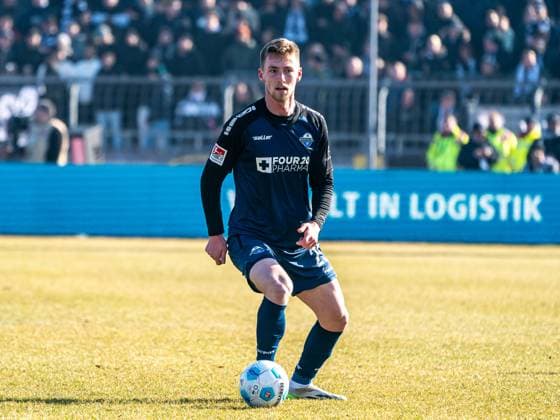 Raphael Obermair SC Paderborn 07, 23 on the ball, GER, SSV Ulm 1846 vs SC Paderborn 07, Football, 2 Bundesliga, Season 2024 2025, 08 02 2025, DFB DFL regulations prohibit any use of photographs as image sequences and or quasi video GER, SSV Ulm 1846 vs SC Paderborn 07, Football, 2 Bundesliga, Season 2024 2025, 08 02 2025 Ulm Copyright: xMichaelxSchmidt Eibner-Pressefotx EP_MST