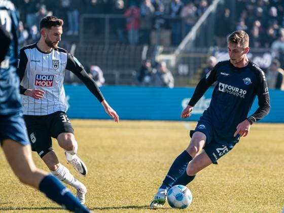 Raphael Obermair SC Paderborn 07, 23 vs Felix Higl SSV Ulm 1846, 33 , GER, SSV Ulm 1846 vs SC Paderborn 07, Football, 2 Bundesliga, Season 2024 2025, 08 02 2025, DFB DFL regulations prohibit any use of photographs as image sequences and or quasi video GER, SSV Ulm 1846 vs SC Paderborn 07, Football, 2 Bundesliga, Season 2024 2025, 08 02 2025 Ulm Copyright: xMichaelxSchmidt Eibner-Pressefotx EP_MST