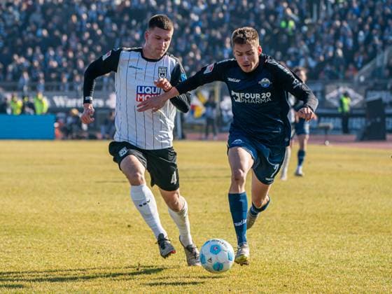 Filip Bilbija SC Paderborn 07, 07 in duel with Tom Gaal SSV Ulm 1846, 04 , GER, SSV Ulm 1846 vs SC Paderborn 07, Football, 2 Bundesliga, Season 2024 2025, 08 02 2025, DFB DFL regulations prohibit any use of photographs as image sequences and or quasi video GER, SSV Ulm 1846 vs SC Paderborn 07, Football, 2 Bundesliga, Season 2024 2025, 08 02 2025 Ulm Copyright: xMichaelxSchmidt Eibner-Pressefotx EP_MST