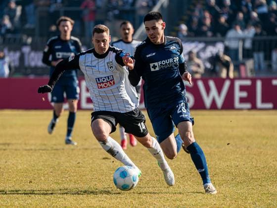 Raphael Obermair SC Paderborn 07, 23 in duel with Dennis Dressel SSV Ulm 1846, 14 , GER, SSV Ulm 1846 vs SC Paderborn 07, Football, 2 Bundesliga, Season 2024 2025, 08 02 2025, DFB DFL regulations prohibit any use of photographs as image sequences and or quasi video GER, SSV Ulm 1846 vs SC Paderborn 07, Football, 2 Bundesliga, Season 2024 2025, 08 02 2025 Ulm Copyright: xMichaelxSchmidt Eibner-Pressefotx EP_MST