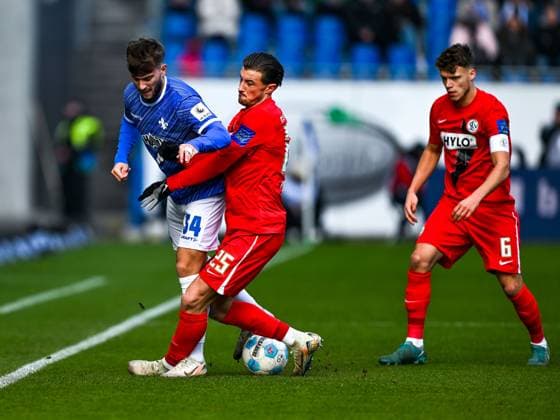 Killian Corredor SV Darmstadt 98, 34 in duel with Lukas Petkov SV 07 Elversberg, 25 , GER, SV Darmstadt 98 vs SV Elversberg, Football, 2 Bundesliga, Matchday 21, Season 2024 2025, 08 02 2025 DFL REGULATIONS PROHIBIT ANY USE OF PHOTOGRAPHS as IMAGE SEQUENCES and or QUASI VIDEO GER, SV Darmstadt 98 vs SV Elversberg, Football, 2 Bundesliga, Matchday 21, Season 2024 2025, 08 02 2025 Darmstadt Copyright: xEibner-Pressefoto FlorianxWieganx EP_FWD