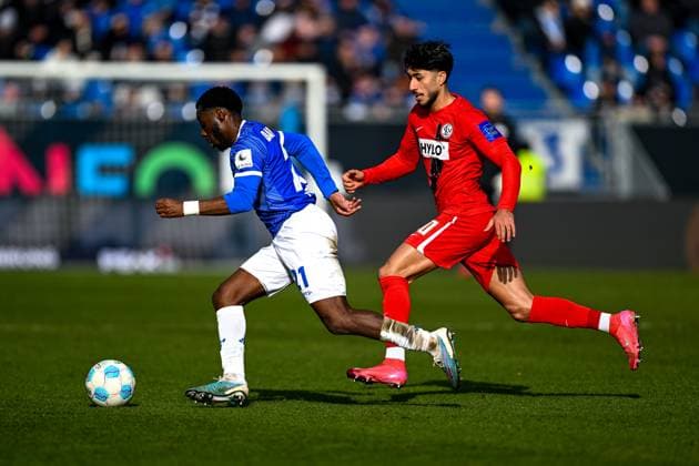 Merveille Papela SV Darmstadt 98, 21 in duel with Muhammed Damar SV 07 Elversberg, 30 , GER, SV Darmstadt 98 vs SV Elversberg, Football, 2 Bundesliga, Matchday 21, Season 2024 2025, 08 02 2025 DFL REGULATIONS PROHIBIT ANY USE OF PHOTOGRAPHS as IMAGE SEQUENCES and or QUASI VIDEO GER, SV Darmstadt 98 vs SV Elversberg, Football, 2 Bundesliga, Matchday 21, Season 2024 2025, 08 02 2025 Darmstadt Copyright: xEibner-Pressefoto FlorianxWieganx EP_FWD