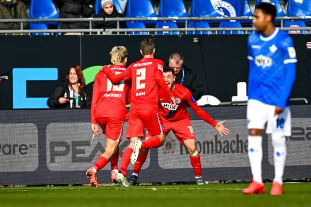 Fisnik Asllani SV 07 Elversberg, 10 and team celebrate the goal to 0 3, GER, SV Darmstadt 98 vs SV Elversberg, Football, 2 Bundesliga, Matchday 21, Season 2024 2025, 08 02 2025 DFL REGULATIONS PROHIBIT ANY USE OF PHOTOGRAPHS as IMAGE SEQUENCES and or QUASI VIDEO GER, SV Darmstadt 98 vs SV Elversberg, Football, 2 Bundesliga, Matchday 21, Season 2024 2025, 08 02 2025 Darmstadt Copyright: xEibner-Pressefoto FlorianxWieganx EP_FWD