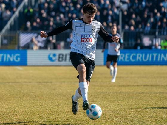 Maurice Krattenmacher SSV Ulm 1846, 30 on the ball, GER, SSV Ulm 1846 vs SC Paderborn 07, Football, 2 Bundesliga, Season 2024 2025, 08 02 2025, DFB DFL regulations prohibit any use of photographs as image sequences and or quasi video GER, SSV Ulm 1846 vs SC Paderborn 07, Football, 2 Bundesliga, Season 2024 2025, 08 02 2025 Ulm Copyright: xMichaelxSchmidt Eibner-Pressefotx EP_MST