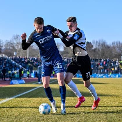 GER, 2 BL, SSV Ulm 1846 vs SC Paderborn 08 02 2025, Donaustadion, Ulm, GER, 2 BL, SSV Ulm 1846 vs SC Paderborn, in the picture Tjark Scheller SC Paderborn, 25 , Niklas Kolbe SSV Ulm, 27 , fight for the ball nordphotoxGmbHx xHafner nph00200