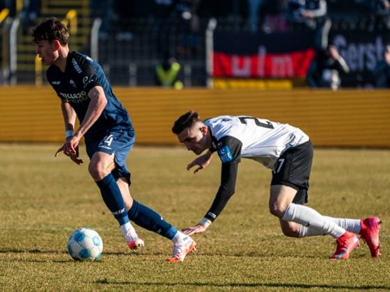 Casper Terho SC Paderborn 07, 24 in duel with Niklas Kolbe SSV Ulm 1846, 27 , GER, SSV Ulm 1846 vs SC Paderborn 07, Football, 2 Bundesliga, Season 2024 2025, 08 02 2025, DFB DFL regulations prohibit any use of photographs as image sequences and or quasi video GER, SSV Ulm 1846 vs SC Paderborn 07, Football, 2 Bundesliga, Season 2024 2025, 08 02 2025 Ulm Copyright: xMichaelxSchmidt Eibner-Pressefotx EP_MST