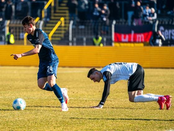 Casper Terho SC Paderborn 07, 24 in duel with Niklas Kolbe SSV Ulm 1846, 27 , GER, SSV Ulm 1846 vs SC Paderborn 07, Football, 2 Bundesliga, Season 2024 2025, 08 02 2025, DFB DFL regulations prohibit any use of photographs as image sequences and or quasi video GER, SSV Ulm 1846 vs SC Paderborn 07, Football, 2 Bundesliga, Season 2024 2025, 08 02 2025 Ulm Copyright: xMichaelxSchmidt Eibner-Pressefotx EP_MST