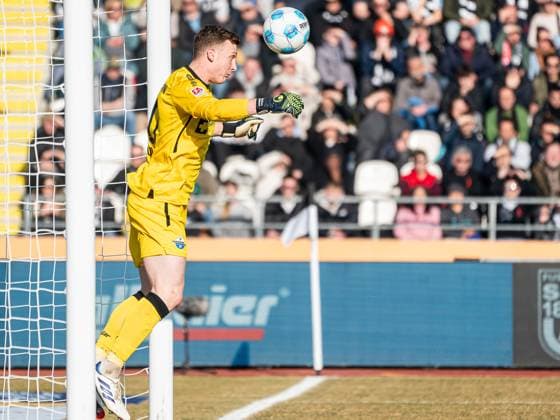 Markus Schubert SC Paderborn 07, 30 with a header on the line, GER, SSV Ulm 1846 vs SC Paderborn 07, Football, 2 Bundesliga, Season 2024 2025, 08 02 2025, DFB DFL regulations prohibit any use of photographs as image sequences and or quasi video GER, SSV Ulm 1846 vs SC Paderborn 07, Football, 2 Bundesliga, Season 2024 2025, 08 02 2025 Ulm Copyright: xMichaelxSchmidt Eibner-Pressefotx EP_MST