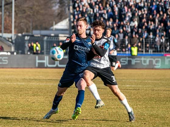 Maurice Krattenmacher SSV Ulm 1846, 30 in duel with Tjark Scheller SC Paderborn 07, 25 , GER, SSV Ulm 1846 vs SC Paderborn 07, Football, 2 Bundesliga, Season 2024 2025, 08 02 2025, DFB DFL regulations prohibit any use of photographs as image sequences and or quasi video GER, SSV Ulm 1846 vs SC Paderborn 07, Football, 2 Bundesliga, Season 2024 2025, 08 02 2025 Ulm Copyright: xMichaelxSchmidt Eibner-Pressefotx EP_MST