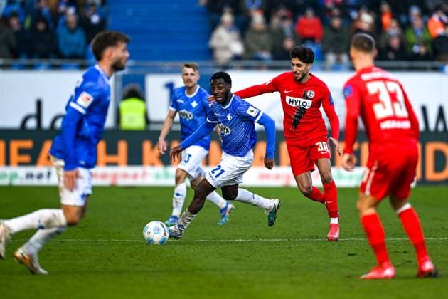 Merveille Papela SV Darmstadt 98, 21 in duel with Muhammed Damar SV 07 Elversberg, 30 , GER, SV Darmstadt 98 vs SV Elversberg, Football, 2 Bundesliga, Matchday 21, Season 2024 2025, 08 02 2025 DFL REGULATIONS PROHIBIT ANY USE OF PHOTOGRAPHS as IMAGE SEQUENCES and or QUASI VIDEO GER, SV Darmstadt 98 vs SV Elversberg, Football, 2 Bundesliga, Matchday 21, Season 2024 2025, 08 02 2025 Darmstadt Copyright: xEibner-Pressefoto FlorianxWieganx EP_FWD
