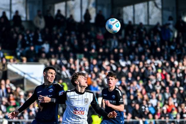 GER, 2 BL, SSV Ulm 1846 vs SC Paderborn 08 02 2025, Donaustadion, Ulm, GER, 2 BL, SSV Ulm 1846 vs SC Paderborn, in the picture Raphael Obermair SC Paderborn, 23 , Maurice Krattenmacher SSV Ulm, 30 nordphotoxGmbHx xHafner nph00200