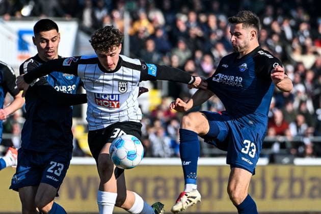 GER, 2 BL, SSV Ulm 1846 vs SC Paderborn 08 02 2025, Donaustadion, Ulm, GER, 2 BL, SSV Ulm 1846 vs SC Paderborn, in the picture Raphael Obermair SC Paderborn, 23 , Maurice Krattenmacher SSV Ulm, 30 , Marcel Hoffmeier SC Paderborn, 33 nordphotoxGmbHx xHafner nph00200