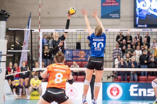 Jolien Knollema Allianz MTV Stuttgart, 10 vs Jelena Novakovic Ladies in Black Aachen, 05 GER, Allianz MTV Stuttgart Ladies in Black Aachen, Volleyball Bundesliga, VBL, Season 2024 2025, 08 02 2025 GER, Allianz MTV Stuttgart Ladies in Black Aachen, Volleyball Bundesliga, VBL, Season 2024 2025, 08 02 2025 Stuttgart Copyright: xSandyxDinkelackerx EP_SDR